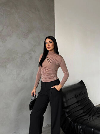 Kadın Bisküvi Omuz ve Beli Büzgülü Yarım Balıkçı Yaka Sandy Bluz HZL24W-FRY122451