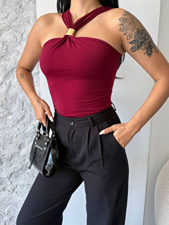 Kadın Bordo Halter Yaka Metal Detaylı Şık Crop Bluz HZL25S-FRY123251
