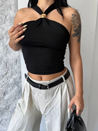 Kadın Siyah Halter Yaka Metal Detaylı Şık Crop Bluz HZL25S-FRY123251