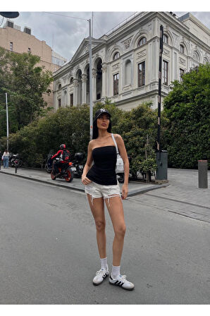 Kadın Siyah Yanı Büzgülü Çift Yırtmaçlı Straplez Bluz HZL24S-ZK13091