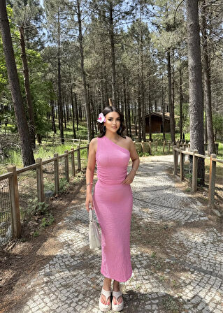 Kadın Pembe Gofre Kumaş Tek Omuz Bluz HZL25S-ZK13271