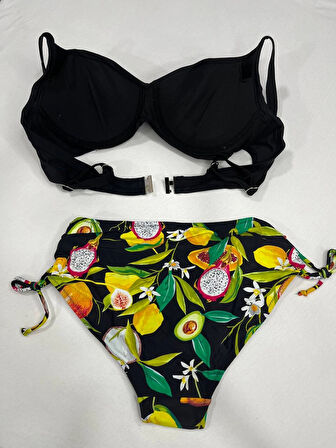 Kadın Siyah Aksesuar Detaylı Tropikal Desen Bikini Takım HZL25S-LC3343
