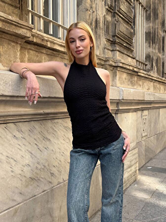 Kadın Siyah Boyundan Bağlamalı Gofre Kumaş Bluz HZL25S-ZK13631