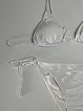 Kadın Beyaz Boyundan İp Bağlamalı Üçgen Bikini Takımı HZL25S-LC5005