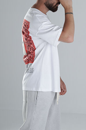 Halı Desenli Beyaz Tasarım T-Shirt COC1492