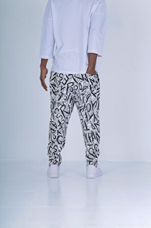 Beyaz - Siyah Grafiti Desenli Baget Pantolon COC1897