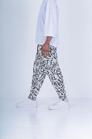 Beyaz - Siyah Grafiti Desenli Baget Pantolon COC1897