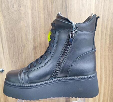 MAMMAMİA D23KB-5120 KALIN TABAN HAFİF DERİ KADIN POSTAL BOT