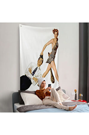 Modern Erkeği Sürükleyip Götüren Taş Devri Kadını Duvar Örtüsü-7738