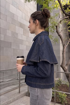 Kadın Yeni Sezon Lacivert, Seyyar Tak Çıkart Pelerinli Denim Kot Ceket