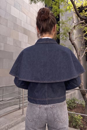 Kadın Yeni Sezon Lacivert, Seyyar Tak Çıkart Pelerinli Denim Kot Ceket