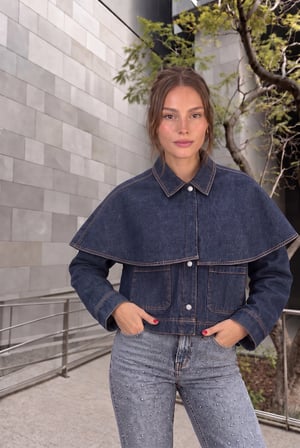 Kadın Yeni Sezon Lacivert, Seyyar Tak Çıkart Pelerinli Denim Kot Ceket