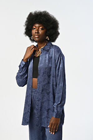 KADIN İNDİGO MAVİ YAPRAK DESENLİ OVERSİZE GÖMLEK