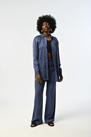 KADIN İNDİGO MAVİ YAPRAK DESENLİ OVERSİZE GÖMLEK