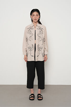 KADIN ÖNÜ BONCUK İŞLEMELİ OVERSİZE KESİM DÜZ RENK GÖMLEK