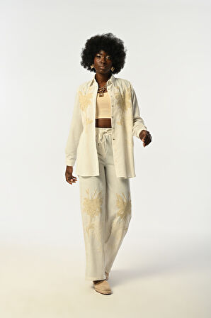 KADIN ÖNÜ NAKIŞ İŞLEMELİ NATUR RENK OVERSİZE GÖMLEK