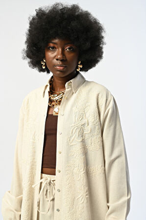 KADIN NATUR RENK İŞLEMELİ OVERSİZE KESİM GÖMLEK