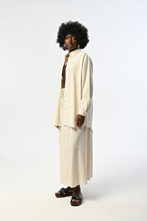 KADIN NATUR RENK İŞLEMELİ OVERSİZE KESİM GÖMLEK