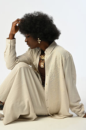 KADIN NATUR RENK İŞLEMELİ OVERSİZE KESİM GÖMLEK