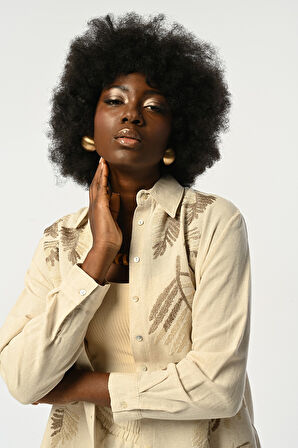 KADIN NATUR RENK ÖNÜ İŞLEMELİ OVERSİZE KESİM GÖMLEK