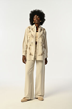 KADIN NATUR RENK ÖNÜ İŞLEMELİ OVERSİZE KESİM GÖMLEK