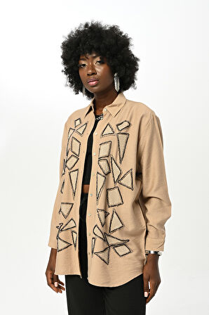 KADIN GEOMETRİK ŞEKİLLİ TAŞ İŞLEMELİ OVERSİZE GÖMLEK