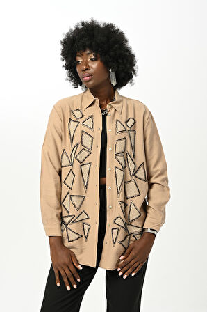 KADIN GEOMETRİK ŞEKİLLİ TAŞ İŞLEMELİ OVERSİZE GÖMLEK