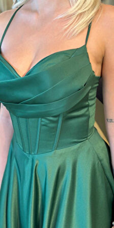 Yeşil İp Askılı Sırt Dekolteli  Kloş Etekli Saten Uzun Abiye Elbise 7783
