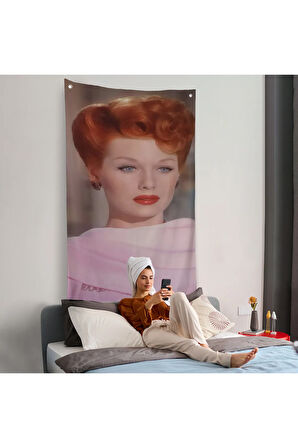 Lucille Topuzu Duvar Örtüsü-7792