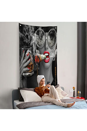 Dolar ile Gözlüklü Sigara İçen Kadın Duvar Örtüsü-7797