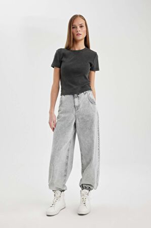 DeFacto Jogger Fit Yüksek Bel Bilek Boy Jean Yıkamalı Pantolon C1319AX24SPNM55