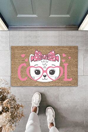 Dijital Baskı Kalitesi  Kahverengi Cool Pembe Gözlüklü Fiyonklu Kedi  Dekoratif Kapı  Paspası