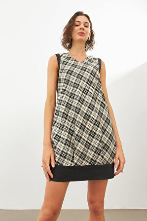 Siyah Ekose V Yaka Kolsuz Mini Elbise