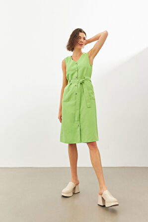 Yeşil Keten V Yaka Kuşaklı Kolsuz Midi Elbise