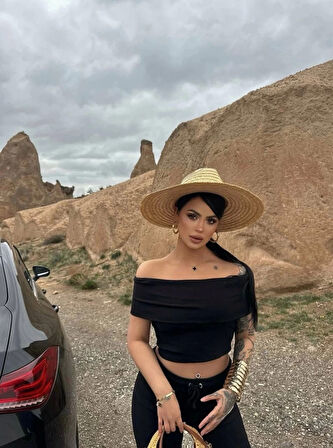 Madonna yaka bol paça pantolonlu takım