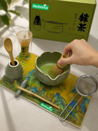 Herbarius 8 Parça Lotus Desenli Adaçayı Yeşili Renk Matcha Çayı Hazırlama Seti - Geleneksel Japon Matcha Seti