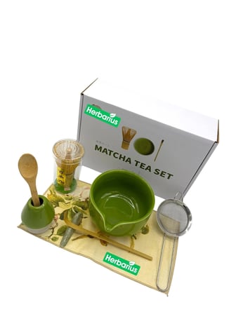 Herbarius 8 Parça Çiçek Desenli Balık Sırtı Kabartmalı Fıstık Yeşili Renk Matcha Çayı Hazırlama Seti - Geleneksel Japon Matcha Seti