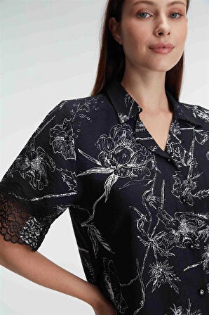 Amora Secret Kadın Fantazi İç Giyim Yarım Kollu V Yaka Kadın Viskon Çiçek Desenli Yazlık Dokuma Dantel Detaylı Pijama Takımı - Şehvetli ve Zarif Tasarım