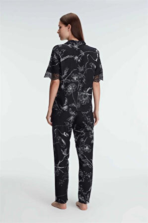 Amora Secret Kadın Fantazi İç Giyim Yarım Kollu V Yaka Kadın Viskon Çiçek Desenli Yazlık Dokuma Dantel Detaylı Pijama Takımı - Şehvetli ve Zarif Tasarım