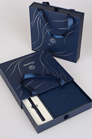 DEKOMUS İLE LİSANSLI FENERBAHÇE KUTULU VE ÇANTALI DERİ AJANDA VE ROLLER TÜKENMEZ KALEM SETİ "DEKOMUS ÖZEL KUTULU KALEM COMFORT HEDİYELİ"