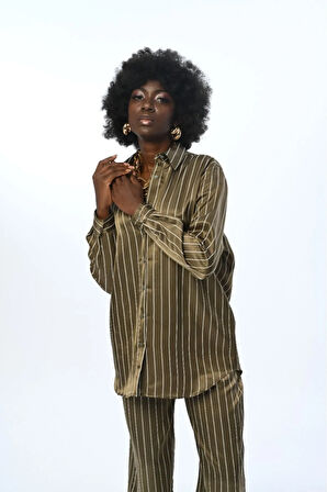 KADIN DÜZ RENK ÇİZGİLİ OVERSİZE KESİM GÖMLEK