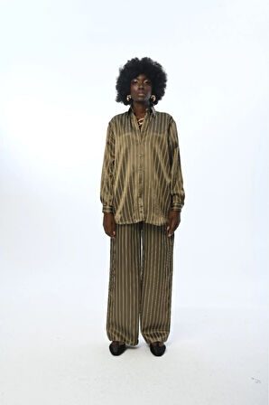 KADIN DÜZ RENK ÇİZGİLİ OVERSİZE KESİM GÖMLEK