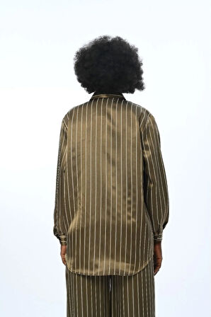 KADIN DÜZ RENK ÇİZGİLİ OVERSİZE KESİM GÖMLEK