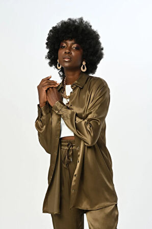 KADIN DÜZ RENK SATEN OVERSİZE KESİM GÖMLEK