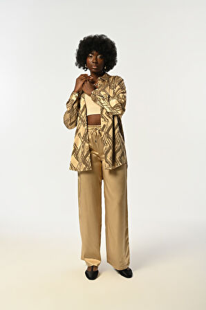 KADIN JAKARLI DESENLİ PARLAK OVERSİZE GÖMLEK