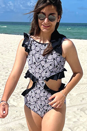 Siyah-Beyaz Kalp Desenli Cut-Out Fırfırlı Kız Çocuk Mayo By Nessi Byrd