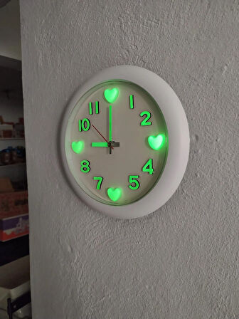 Fosforlu 3d Kalpli Beyaz Küçük 25 cm Duvar Saati Fosforlu Küpe Zincirli Kolye Seti