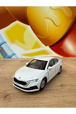 Skoda Octavia Beyaz Yeni Diecast Metal Orjinal Koleksiyon Çekbırak Araba Kapılar Açılır