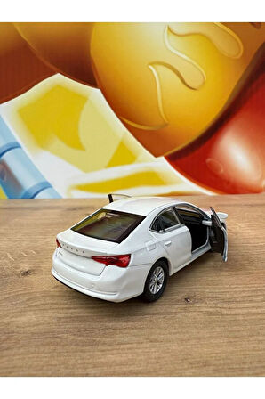 Skoda Octavia Beyaz Yeni Diecast Metal Orjinal Koleksiyon Çekbırak Araba Kapılar Açılır