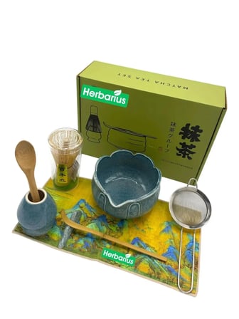 Herbarius 8 Parça Lotus Desenli Çiçek Formlu Benekli Turkuaz Mavi Renk Matcha Çayı Hazırlama Seti - Geleneksel Japon Matcha Seti